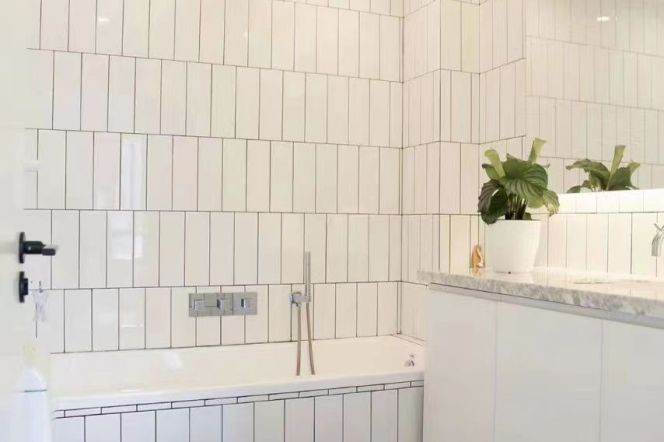 Bright 3-Bedroom with Open Balcony | Prime Huangpu Location, Near Dapuqiao & Tianzifang