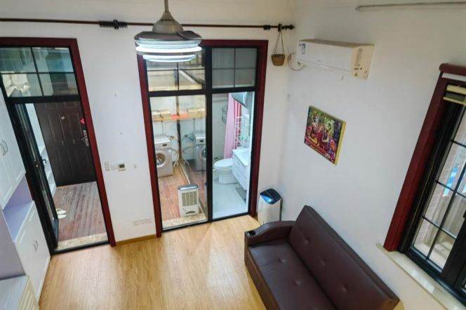 Unique 1 br with floor heating on ChangLe Rd , easy to IAPM .L1/10/12 South ShaanXi Rd St