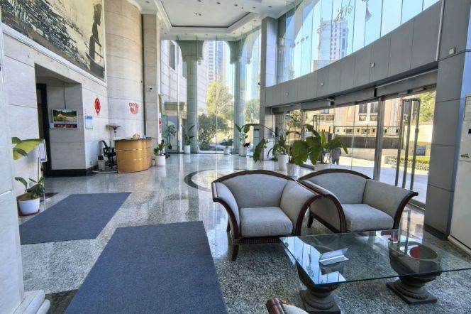 Renovated 3BR 2BA High-Floor w/Heating on Zhenning Rd