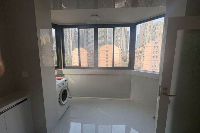 jiangsu rd elevator 2BR/big living roomo@L2/11
