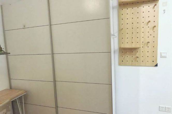 Hengde Li — Renovated 1BR with South-Facing Garden — 5,800 RMB