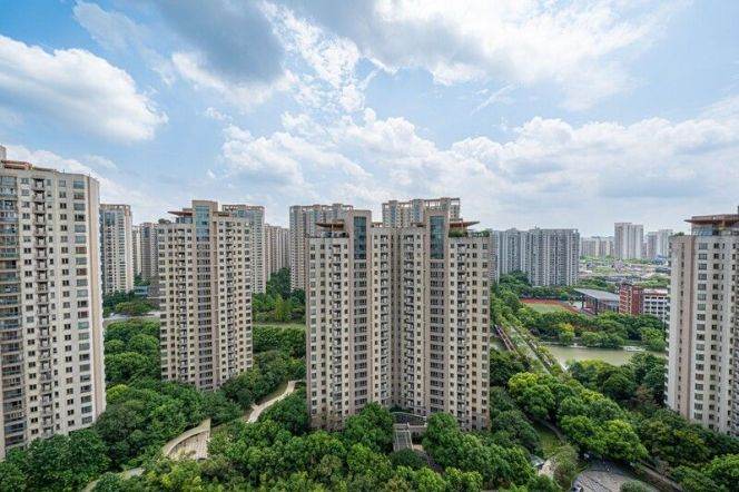 modern 2brs floor heating modern furniture open balcony near Century park 17K