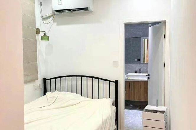 Big Balcony bright 1BR APT Taiyuan Rd 7.5k