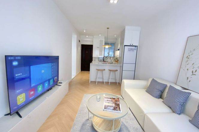 Lovely one bedroom Apt with oven and central AC & dryer @Hongqiao Rd