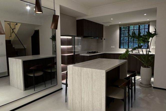 225m² 3+1BR 3BA Duplex w/Patio nr Jing'an Temple