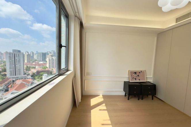 2 Brs, 1 Living room, Floor heating/Central ac/Oven, 110 sqm @ Jiangsu metro L2&11