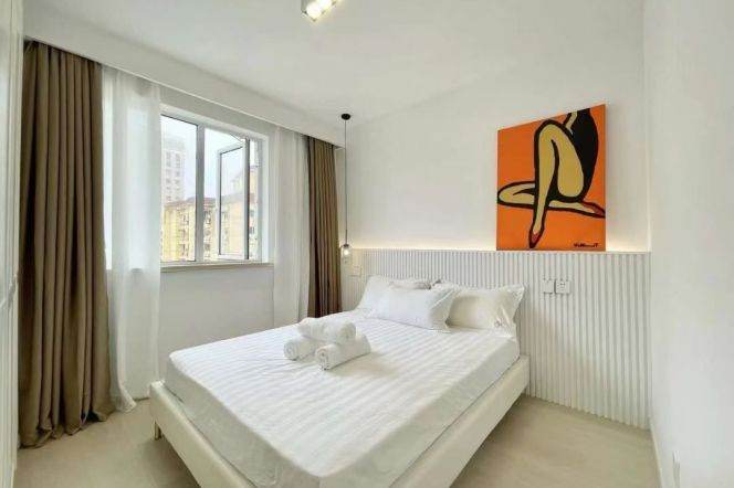 Jing'an temple/spacious 2br 2lr/central AC/all bright room@L14/2/7