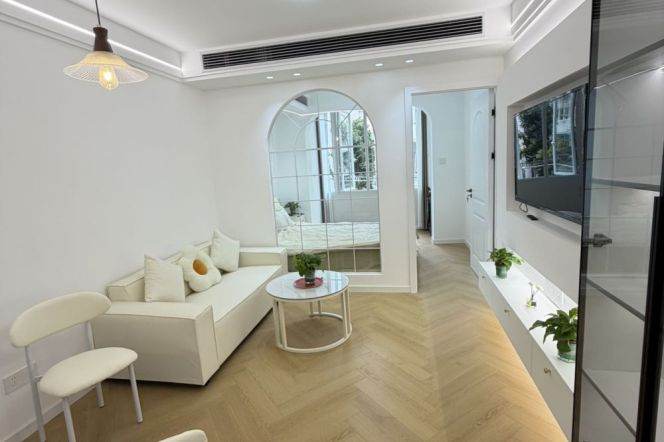 Jiangsu rd/modern 1br 1lr/brand new/cozy&quiet/bright room@L11/2