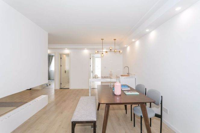 3 Brs, 2 Baths with Floor heating/Central ac/Oven, 160 sqm @ Jiashan metro L9&12