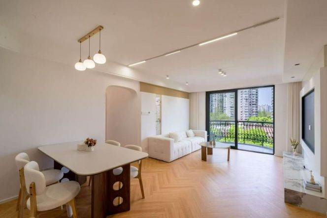 4 Brs, 2 Baths, Open Balcony/Floor Heating/Central ac/Oven, 140 sqm @ Jiaotong uni L10&11
