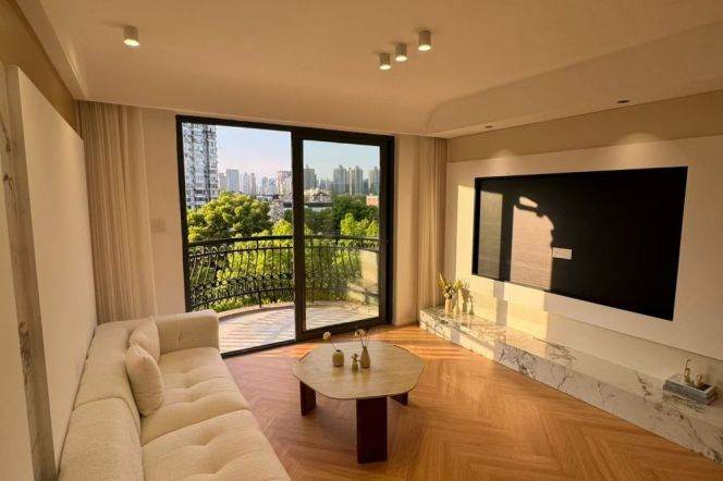 Zero-Distance to Jiao Tong Uni Metro | 4BR 2bt with Green View Balcony 