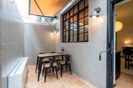 West Nanjing Road — Central 1BR Apartment — 9,000 RMB