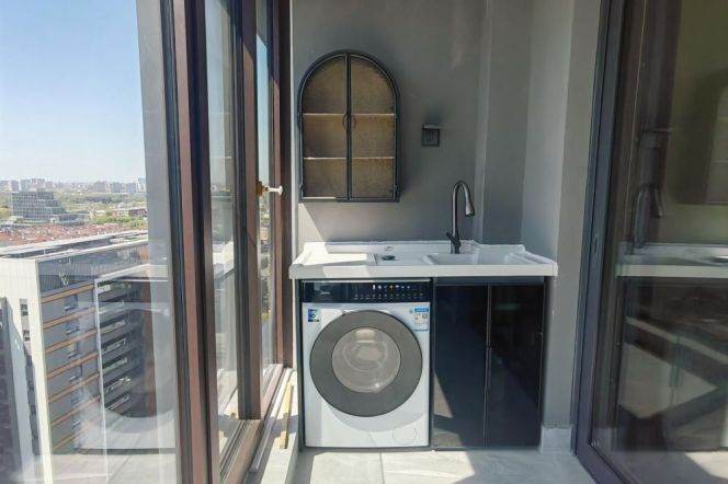 Modern 3 br with nice river view in XuHui near West Bund. L11 LongYao Rd st