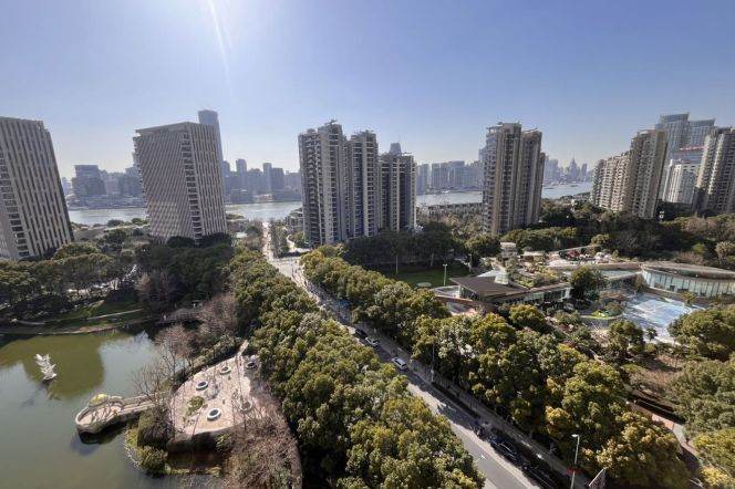 modern 4brs river view huge living room modern furniture beside Huang pu river 