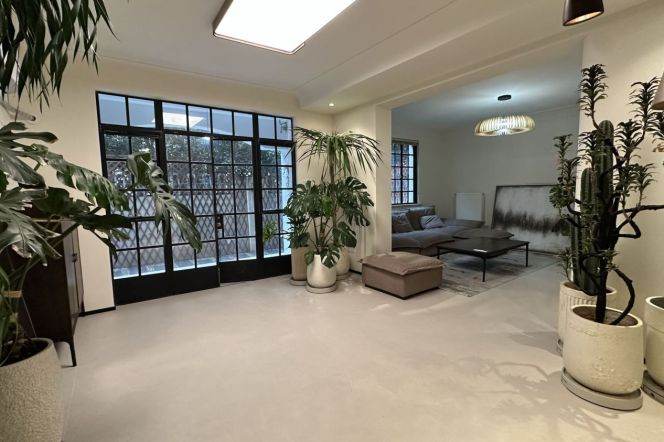 225m² 3+1BR 3BA Duplex w/Patio nr Jing'an Temple