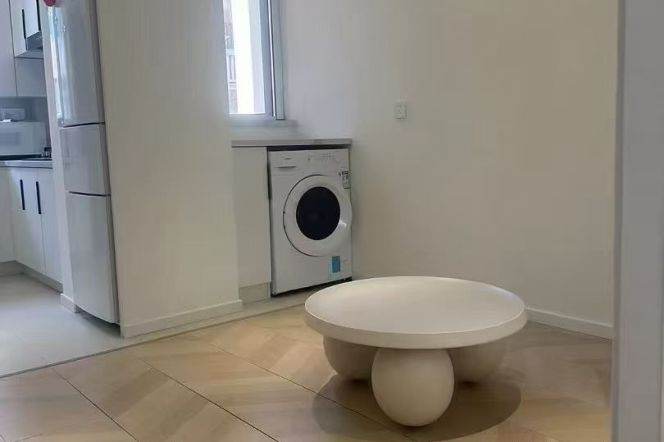 Zhenping rd/charming 1br 1lr/all bright room/floor heating/central AC@L3/4/7