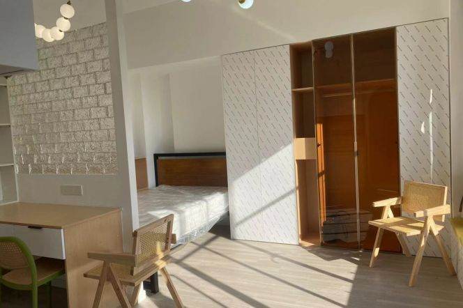 1Studio with elevator in historical building  near line 1 Heng'shan Rd metro
