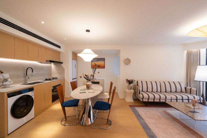 2 Brs with Open Balcony/Floor Heating/Central ac, Brand-new Dec, 110 sqm @ Zhongshan park L2