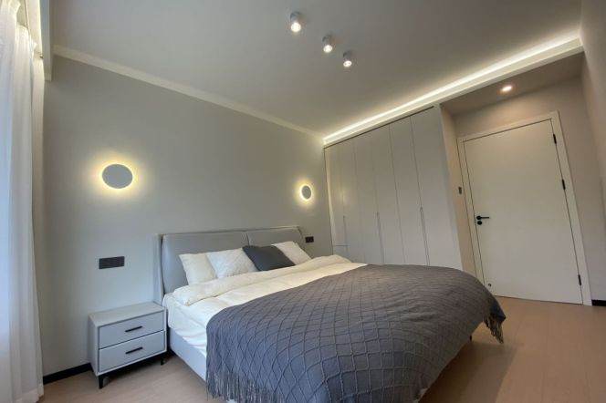 2 Brs, 1 Living room with Central ac/Bathrub/Dryer, 100 sqm @ Weining metro L2