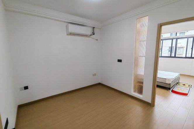 Birght 1 br in Xuhui, easy walking to L 4/12 DaMuQiao Rd St.
