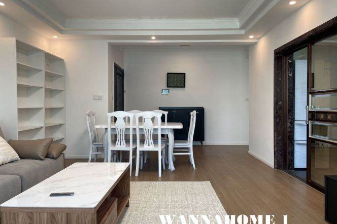 Spacious&Bright 3+1Bdrs 2Baths Apt+Large Balcony+Suzhou Creek View+Han Zhong Rd Metro