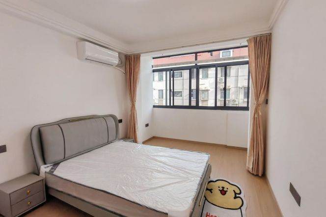 Birght 1 br in Xuhui, easy walking to L 4/12 DaMuQiao Rd St.