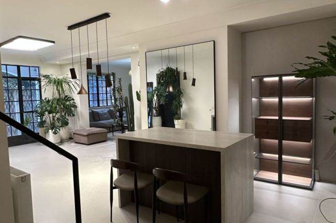 225m² 3+1BR 3BA Duplex w/Patio nr Jing'an Temple