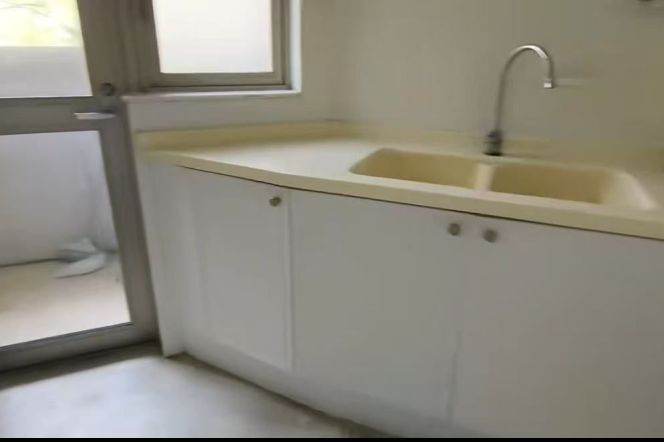 Jiaotong University elevator 2BR apartment