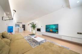 modern big 1 bedroom big living room floor heating open balcony beside line 9 Tianzifang 