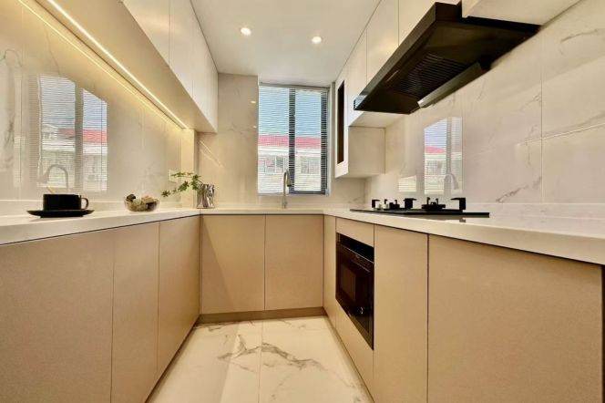 Full furnished 2br/2living & oven @Hongxin Rd & Line 12