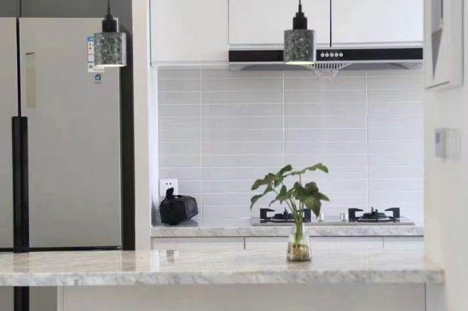 Bright 3-Bedroom with Open Balcony | Prime Huangpu Location, Near Dapuqiao & Tianzifang