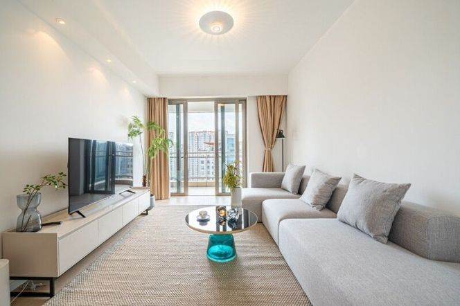 modern 2brs floor heating modern furniture open balcony near Century park 17K