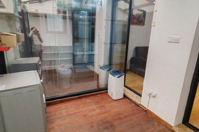Unique 1 br with floor heating on ChangLe Rd , easy to IAPM .L1/10/12 South ShaanXi Rd St