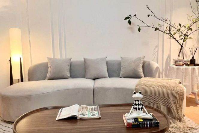 Only 12k   L3/4/11/14 Caoyang rd Bright 2brs / Central ac + floor heating +oven 