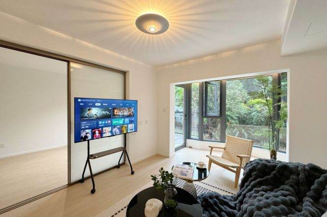 First floor duplex with garden apartment near HuaShan RD