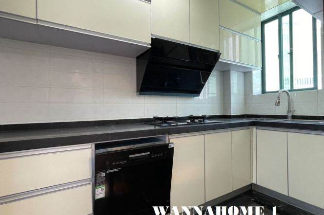 Spacious&Bright 3+1Bdrs 2Baths Apt+Large Balcony+Suzhou Creek View+Han Zhong Rd Metro