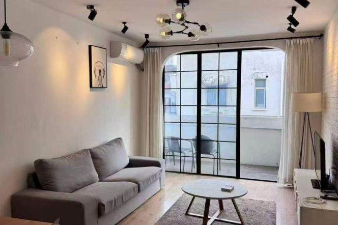 nice 2 bedrooms open balcony modern furniture in Xintiandi line 1,10,13,14 only 13.5K