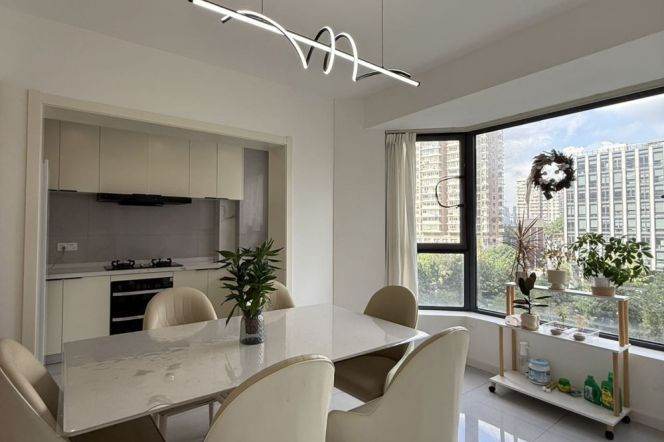 A well-managed residential community in Huangpu District