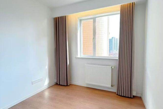 Jiangsu/Changning rd bright 2brs/2lr/1ba apt wt wall heating; L2/11