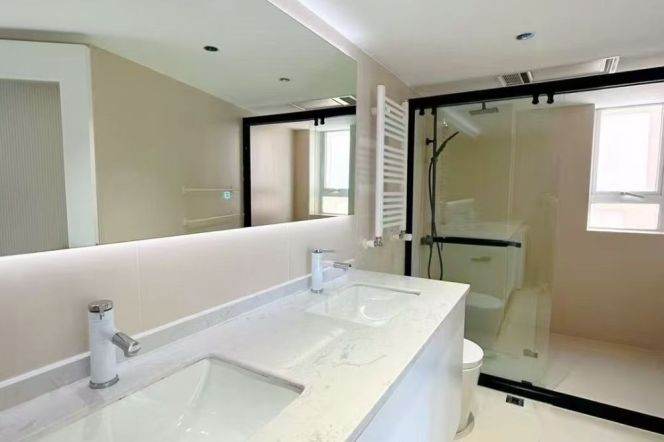 Jiangsu/Changning rd bright 2brs/2lr/1ba apt wt wall heating; L2/11