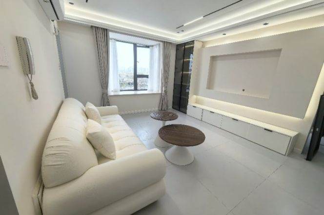 Brand new high rise 1br apt,close to Line 2