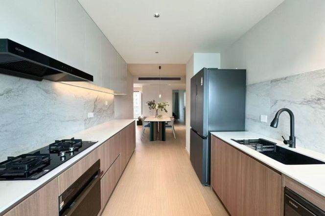 Modern 4brs with floor heating and balcony in Gu bei
