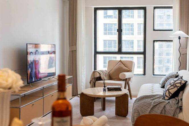 Kerry Everbright City — Modern 2BR with Wall Heating — 14,000 RMB