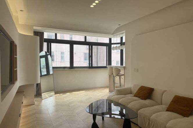 Only 8k L3/4/7 Zhenping rd  cozy 1br  / floor heating / Bright / Stairs 