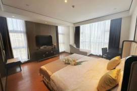 boutique apt., 3km to Fudan Uni., 6 bus stop reach to campus, 500m to metro line8
