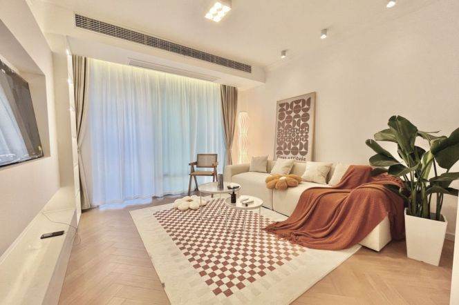 Bright 2Brs/2Lrs/1Bt apt nr Longde rd,M11/13