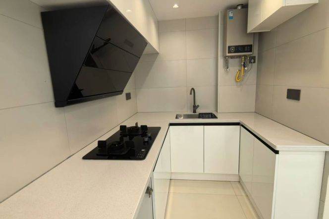 Brand new renovated 1br apt,with green view,close to Line 2