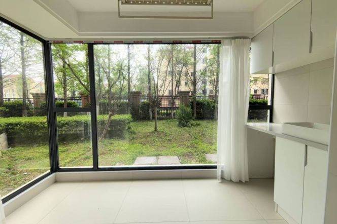 Brand new renovated 1br apt,with green view,close to Line 2