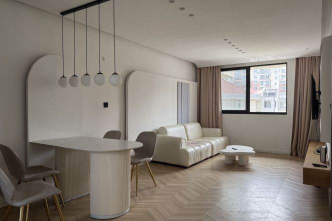 Huge 50sqm terrace  / Central ac + floor heating +oven / Bright / Elevator