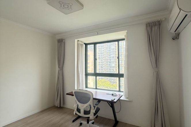 Bright 2Bdrs  @Weining Rd &Line 2